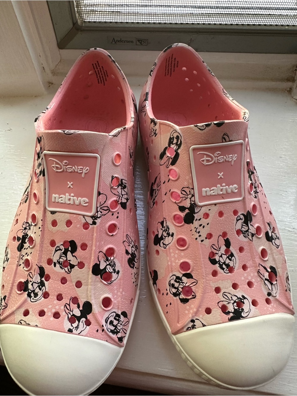 Native Shoes Disney Pink Minnie Print Kids Water Shoes